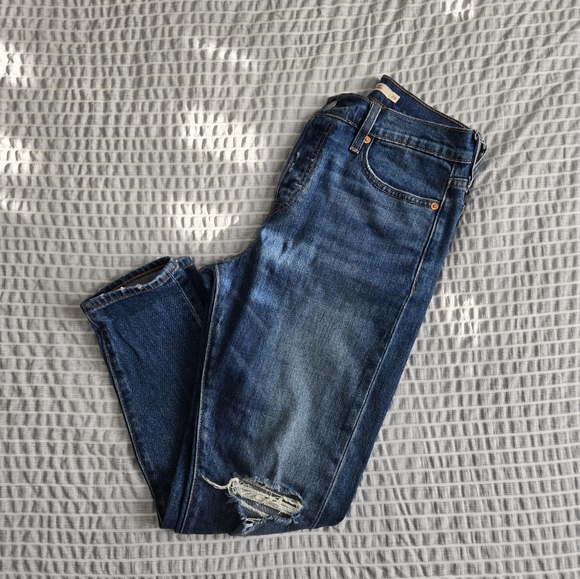 Levi's Wedgie S Ripped Deep Medium Wash Denim Jeans Size 29 - Picture 2 of 7